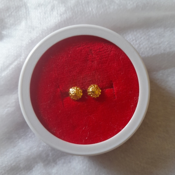 Beautiful 18crt gold studs combo 2 - Picture 10 of 16